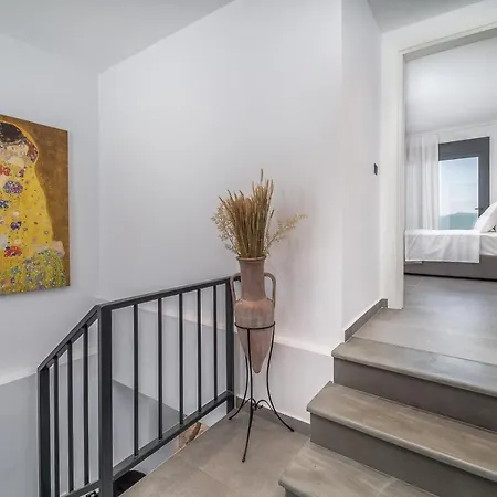 Nemesis Luxury Apartmán Apolpaina