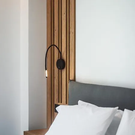 Nemesis Luxury * Apolpaina