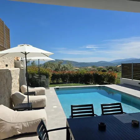 Nemesis Luxury Apartmán Apolpaina