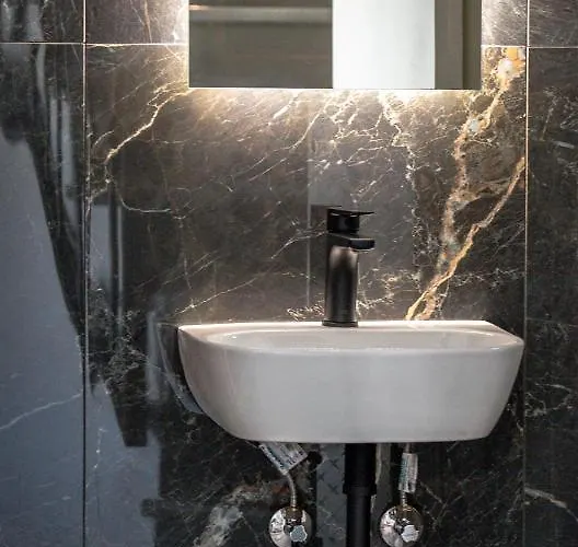 Nemesis Luxury * Apolpaina